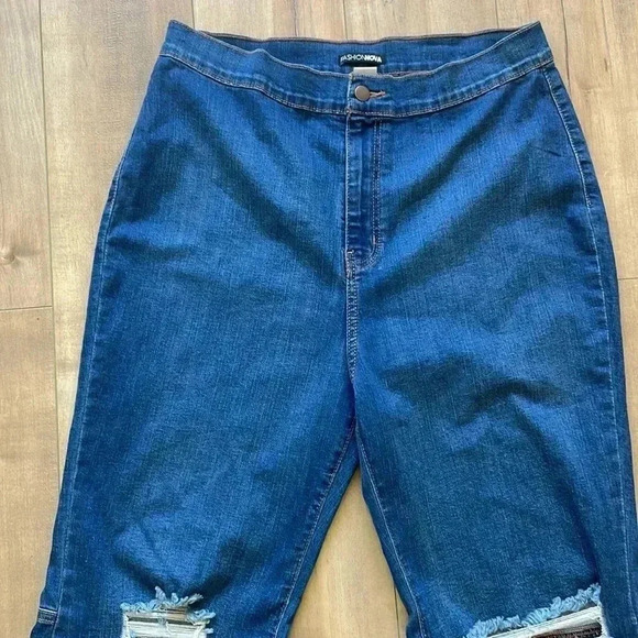 Fashion Nova Mystery Solved Extreme Bell Bottom Jeans Sz 1X - Picture 7 of 16